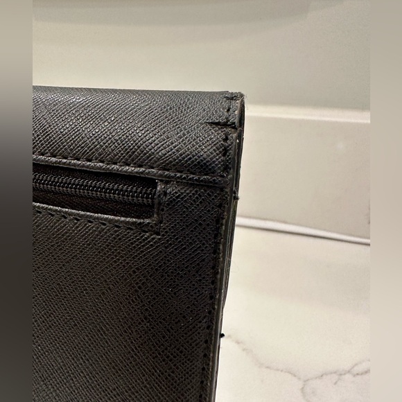 VTG Guess - Los Angeles - Black & Gold Wallet - VGUC - Picture 7 of 17